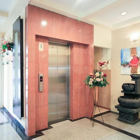 Super Oyo Capital O 175 K-60 Residence Σουραμπάγια Εξωτερικό φωτογραφία