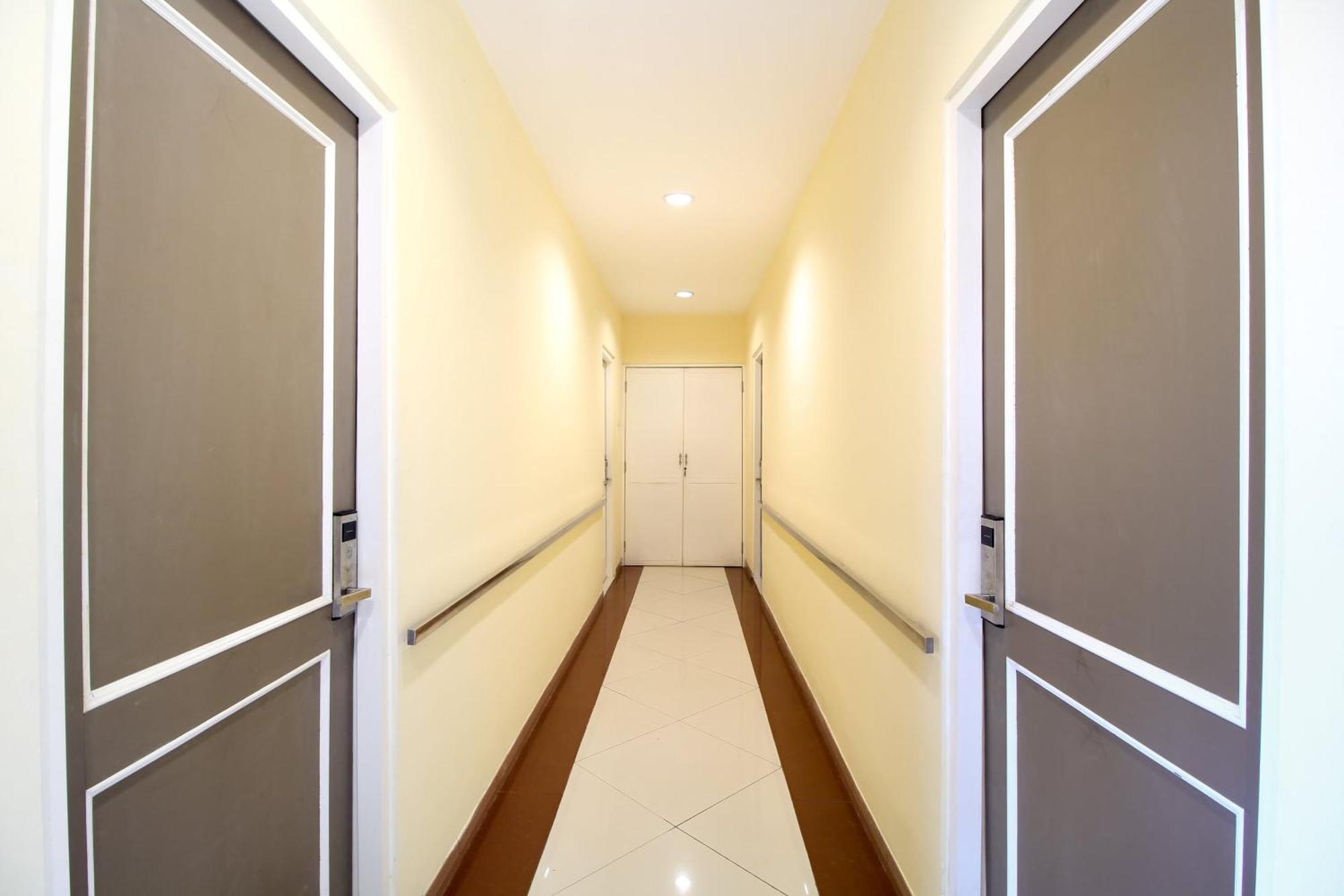 Super Oyo Capital O 175 K-60 Residence Σουραμπάγια Εξωτερικό φωτογραφία